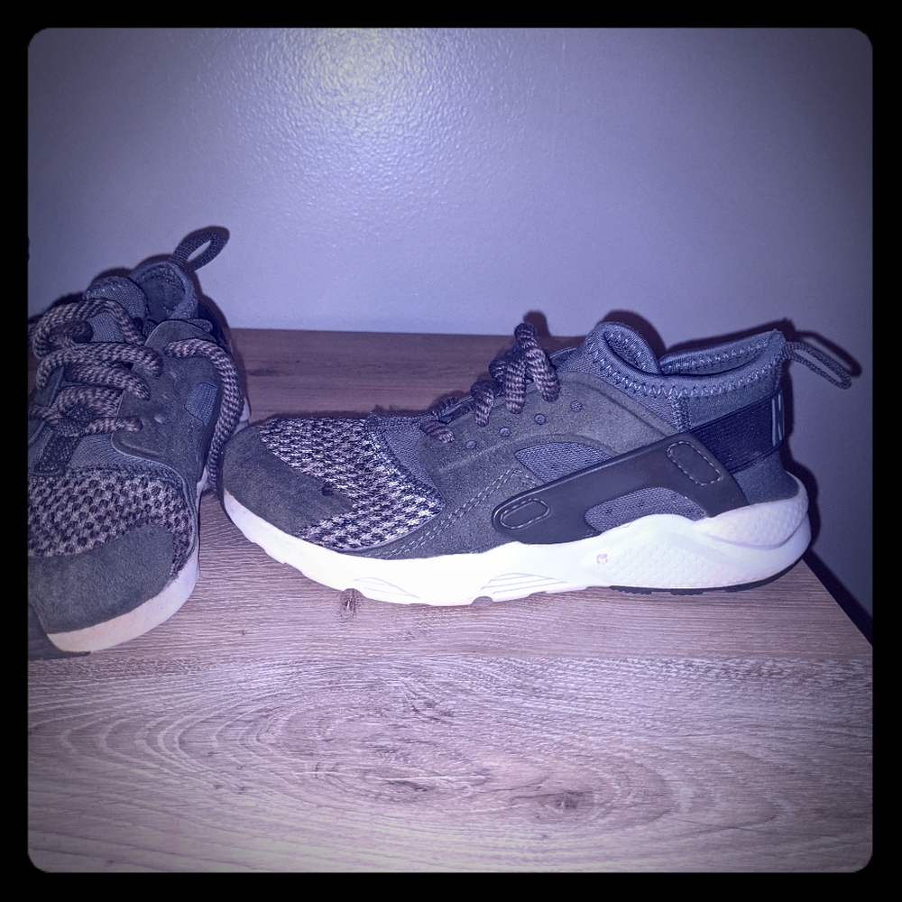 1Y Boys Nike Shoes